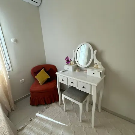 A Nest For Two In Athens