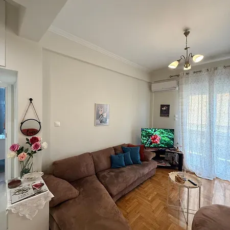 A Nest For Two In Athens Mesokhórion