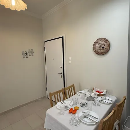 A Nest For Two In Athens *